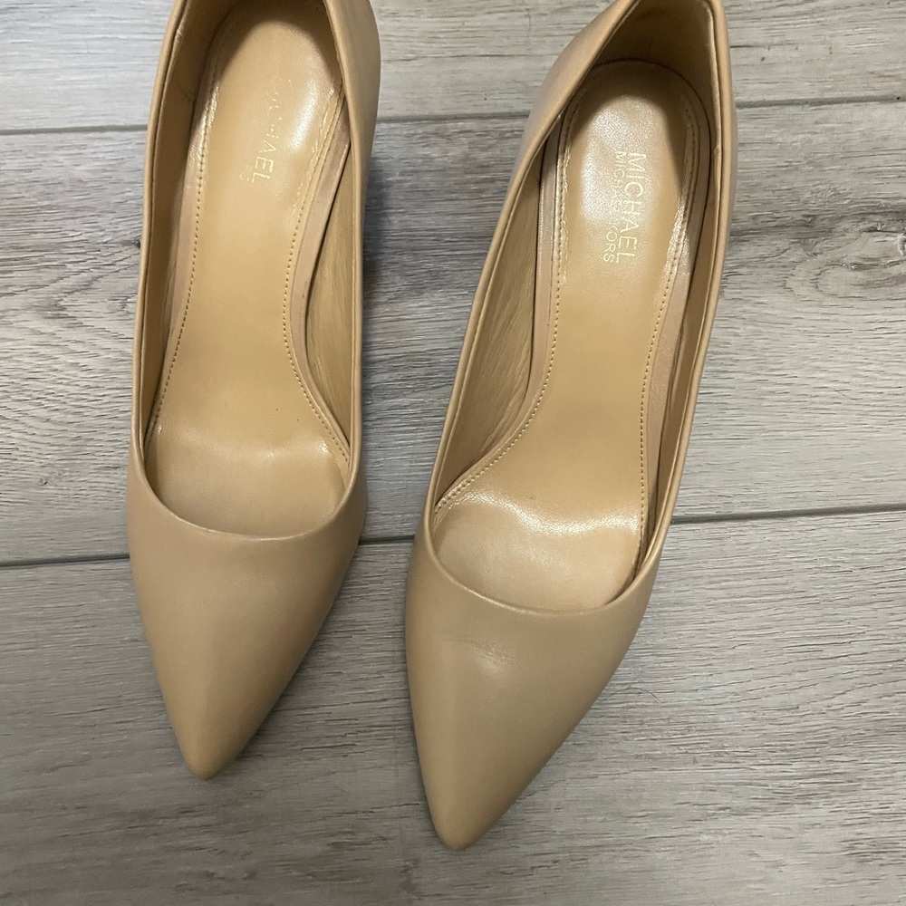 COPY - Michael kors beige pumps